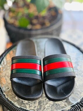 Gucci Pursuit Web Stripe Rubber Slides Sandals Black Red Green Men’s Size 9.5